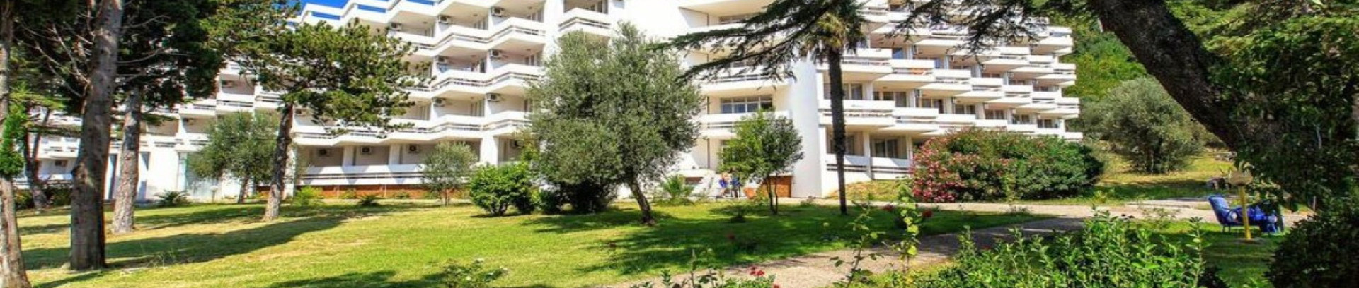 Hotel KORALI** SUTOMORE ODLIČNA LOKACIJA. NA OBALI POLUPANSION